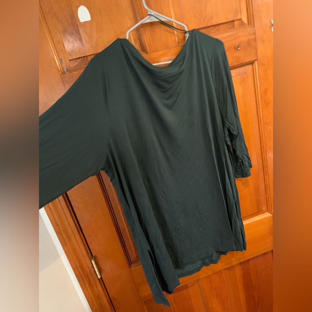 Jones NY Hunter green long sleeve blouse. Women’s Size 1X.